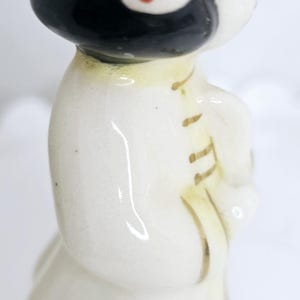 Vintage chinesische Mädchen und Junge Salz Pfeffer Streuer Figuren Kitsch Dekor Gold Details Hand bemalt Küche Serviergeschirr Lot von 2 Bild 15