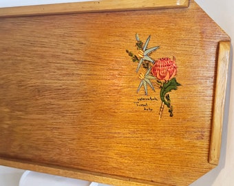 Bandeja de té de madera vintage hecha a mano bruñida pintada flores nativas australianas waratah Decoración de cocina kitsch vintage