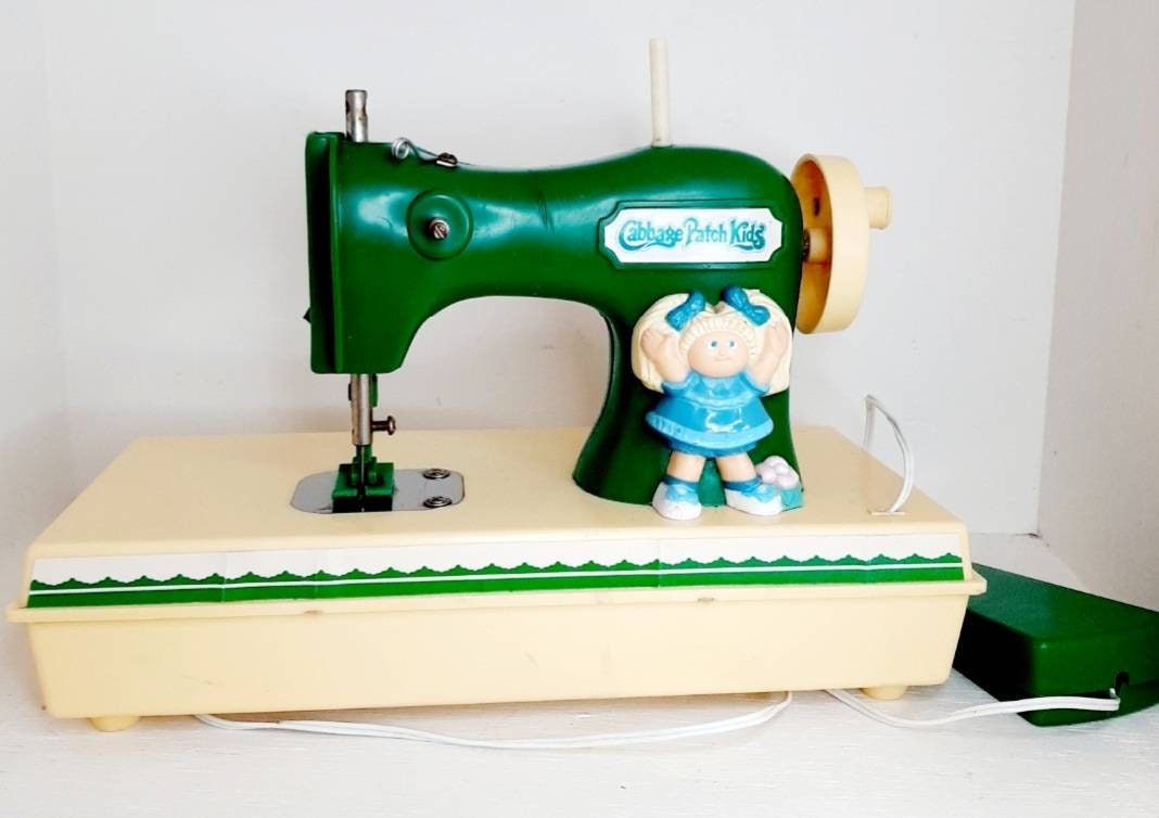 *Cabbage Patch Kid Plastic Toy Sewing Machine With Pedal As Is
