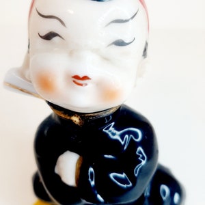 Chinese boy ceramic  figurine tourist Souvenir kitsch Decor Vintage Napco Folk costume red hat Hand Painted Kissing couple replacement piece