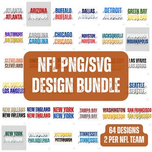 Op de afbeelding: Een digitale designbundel met 64 NFL-teamontwerpen in PNG- en SVG-formaten. Elk ontwerp toont de teamnaam in een vetgedrukte, gestileerde letter, met een secundair scriptlettertype eronder. De afbeelding bevat teamnamen zoals Atlanta, Arizona en Buffalo.