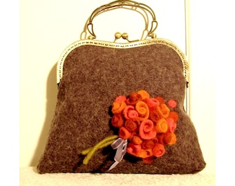 Bezaubernde elegante Tasche mit romantischen Blumen