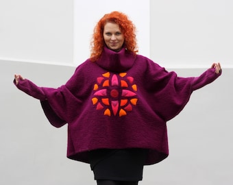 Lila Poncho mit Kutte verziert Mandala-Motiv (mit Stulpen Stulpen und einem Anstecker)