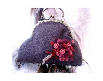 Bezaubernde elegante Tasche mit romantischen Blumen