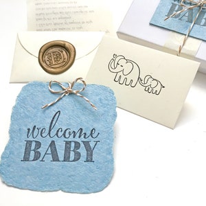 Cadeau pour une fille enceinte à des kilomètres. Votre lettre de félicitations de grossesse personnalisée et votre carte en papier faite main unique de bienvenue pour bébé. Thème éléphant