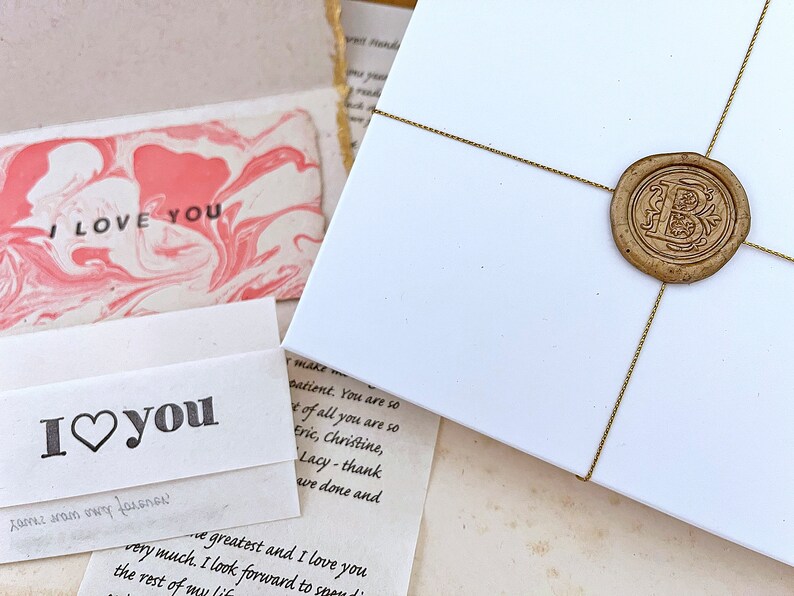 Unique artistic LOVE gift from husband or wife. Your personalized letter & Elegant Marbled handmade paper card imagem 2