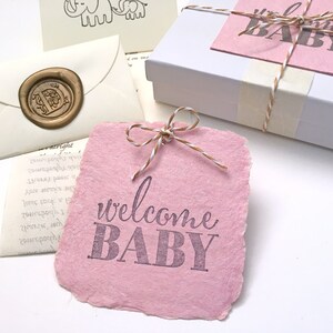 Toutes nos félicitations pour la grossesse, la sœur/l'épouse/la meilleure amie enceinte. Lettre personnalisée et carte en papier faite main