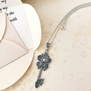 Key To My Heart necklace, Art Nouveau style & Your personalized letter. Artistic, Eco-friendly gift. Ethical recycled 925 sterling silver imagem 6