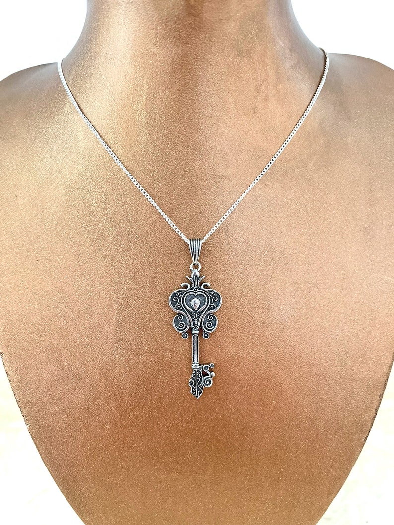 Key To My Heart necklace, Art Nouveau style & Your personalized letter. Artistic, Eco-friendly gift. Ethical recycled 925 sterling silver imagem 7