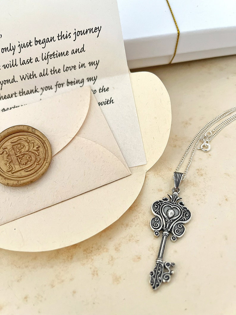 Key To My Heart necklace, Art Nouveau style & Your personalized letter. Artistic, Eco-friendly gift. Ethical recycled 925 sterling silver imagem 8