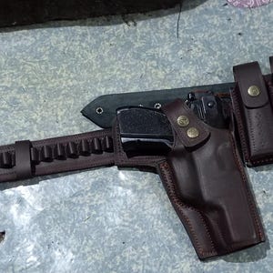 WoW  Handcrafted universal leather Belt holster for Taurus, beretta,Glock,Hi point and all 9mm & .45.