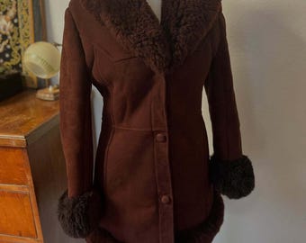 Brun mocka Penny Lane-kappa för kvinnor, handgjord afghansk fårskinnsöverrock i vintagestil, 90-tals boho vinterkappa, present till henne
