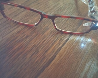 LED Lighted Readers – Tortoise & Black Frame | Magnifying Reading Glasses with Storage Case | Perfect Holiday Stocking Stuffer