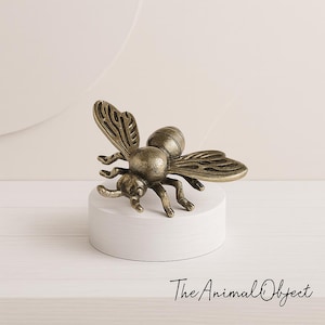 Minimalist Brass Butterfly Statue Elegant Hand Made Animal Figurine for Home Décor Nature Inspired Butterfly for Interior Design Accents