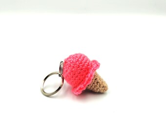 Gehaakte sleutelhanger ijshoorntje – aangepaste smaak amigurumi-dessertbedel