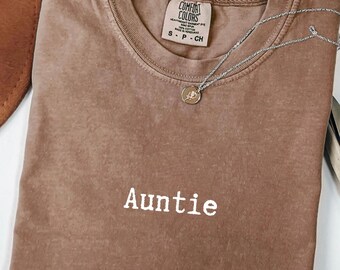 Comfort Colors® Auntie T-shirt, Cool Auntie Graphic Tee, Auntie Gift, Fashionable T-shirt for Women