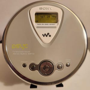 Vintage Sony Walkman Psyc D-NF400 Atrac3 Plus MP3 TV Weather CD Player