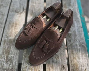 Mocasines de ante marrón hechos a mano: zapatos de vestir de cuero sin cordones para hombre