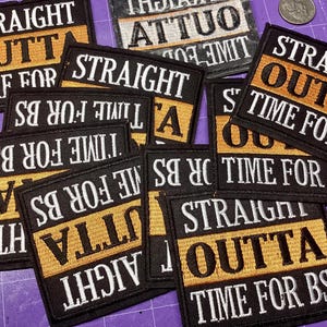 Straight Outta Time geborduurde opstrijkpatch