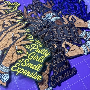 Parche termoadhesivo "Las chicas guapas huelen a caro"