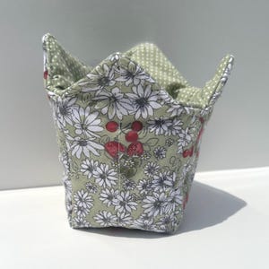 Reversible Green Floral & Polka Dot Pint Bowl Cozy