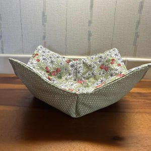 Reversible Green Floral & Polka Dot Bowl Cozy