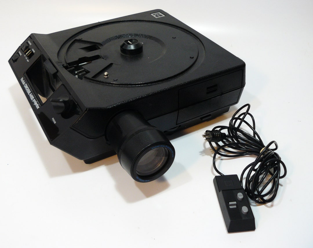 Kodak Carousel 4400 35mm Slide Projector With Remote & CF 102152mm F/3