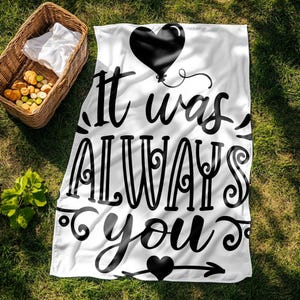 Velvet Plush Blanket: Cozy Snuggle Throw with Love Design