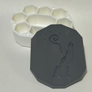 Dice Box with Wizard Lid Design