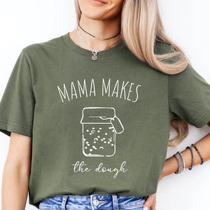 Mama Makes The Dough Shirt, Homesteading Gift for Mom, Sourdough Tshirt, Homemaking Bread Shirt, Sourdough Baker Gifts, Mama&#39;s Sourdough Tee