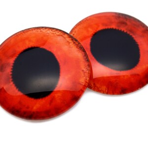 Peut inclure: Deux yeux en verre rouge avec des pupilles noires, utilisés pour des projets d'artisanat.