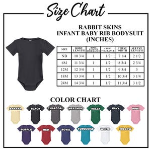 K&ouml;nnte beinhalten: Ein schwarzer Baby-Rib-Body mit Gr&ouml;&szlig;entabelle und Farbtabelle. Die Gr&ouml;&szlig;entabelle zeigt Ma&szlig;e in Zoll f&uuml;r K&ouml;rperl&auml;nge, Brustweite und &Auml;rmell&auml;nge. Die Farbtabelle zeigt verschiedene Bodyfarben, darunter Banane, Schwarz, Anthrazit, Heather und mehr.