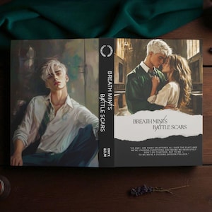 Könnte beinhalten: Ein Buchcover mit dem Titel "Breath Mints & Battle Scars" zeigt Illustrationen von zwei jungen Leuten. Eine Seite zeigt einen Mann mit weißen Haaren, die andere ein sich umarmendes Paar. Das Cover hat ein dunkles, romantisches Thema.