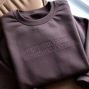 I Kept The Inside Thoughts Inside geborduurd sweatshirt, boekenachtig cadeau