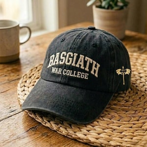 Czapka haftowana Basgiath War College, czapka jeźdźca smoka Czwartego Skrzydła
