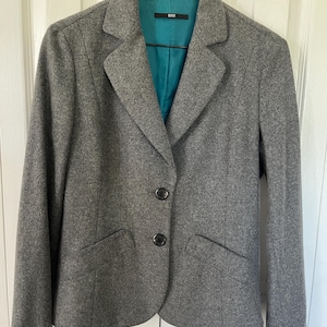 Vintage 2000s Hugo Boss Wool Blend Blazer for woman– Velvet Accented, Horn Buttons, Classic Tailored Fit, Gray US4