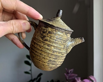 Handgefertigte Keramik Teekanne 160 ml