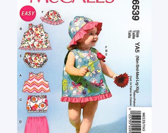 Molde de costura McCall's M6539 para vestido, blusa, shorts, calça e chapéu para bebê, tamanhos RN a XL, estilo vintage fácil de fazer.