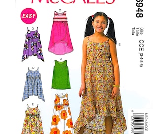 Molde de costura McCall's M6948 para vestido infantil de verão, tamanhos 3 a 6, modelo mullet (com a barra assimétrica).