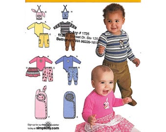 Simplicity 2291 babybroek, rok, slabbetjes, gebreide bodysuit en vlaggetje naaipatroon maat A XXS-L