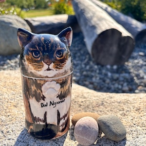 Urna con retrato de gato pintado a mano: recuerdo conmemorativo personalizado para tu mascota
