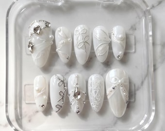 Elegante witte parelpers: handgeschilderde bruidsnagelkunst
