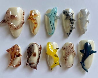 Unghie finte 3D fatte a mano con effetto squalo – Nail art oceano