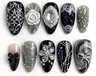 Luxe gotische persnagels met 3D-bloemen, strikken en strassteentjes | Zwartzilveren barokke nailart | Elegante handgemaakte kunstnagels
