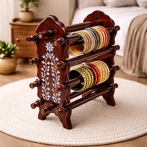Handgemachter Holz Armreif Ständer, Floral geschnitzter Schmuck Organisator
