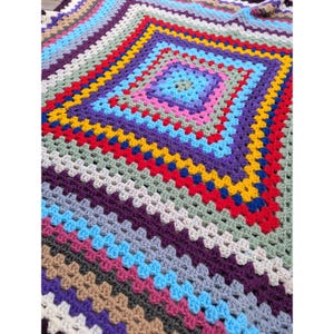 Jeté Afghan carré grand-mère au crochet fait main, décoration bohème colorée VTG
