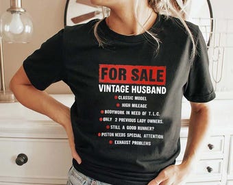 面白い夫売り出し中Tシャツ、ヴィンテージクラシックモデルTシャツ、父の日の夫へのギフト、お父さんユーモアTシャツ