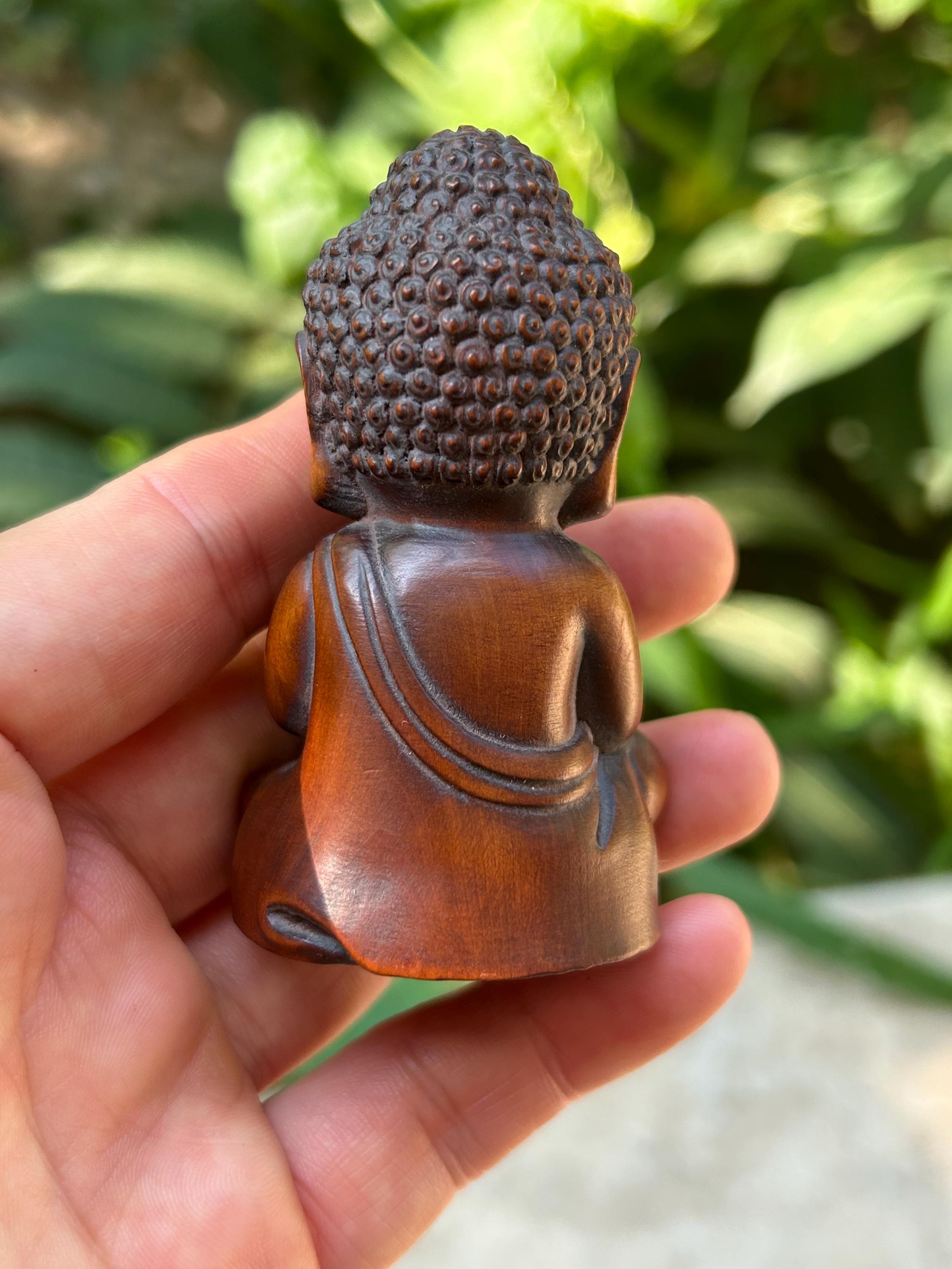 木製の仏像、ヴィンテージの手彫りの木製の僧侶の置物、瞑想の禅の装飾