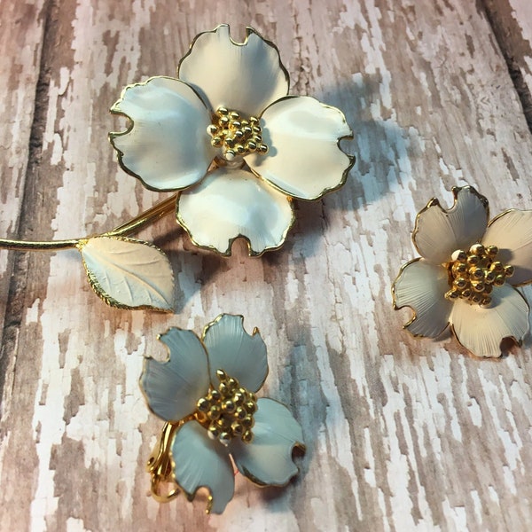 Vintage jewelry set, brooch pin and clip on earrings. Dogwood flowers, white enamel, mid-century, gold petals, unsigned. Woman's gift.