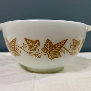 Vintage Pyrex Cinderella Mixing Bowl Sandalwood Pattern  441 Size  Excellent Condition